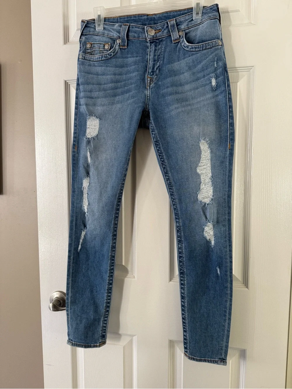 True Religion Curvy Skinny Mid Rise Distressed Jeans Size 29 Medium Blue Wash - Picture 4 of 15